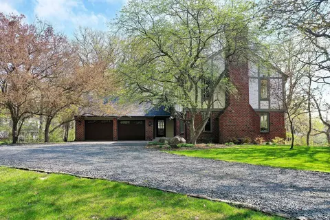 2 Eastview Ln, North Oaks, MN 55127