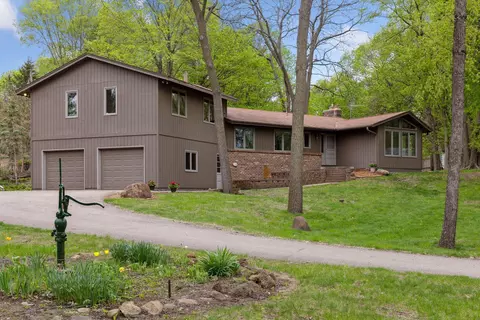 18150 Berry Ln, Deephaven, MN 55391