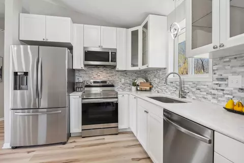 29835 Broadway St, Lindstrom, MN 55045