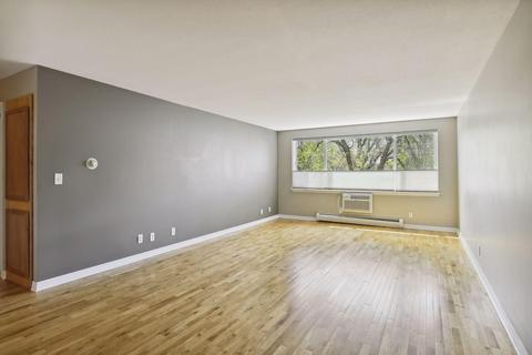 2700 W 44th St #208, Minneapolis, MN 55410