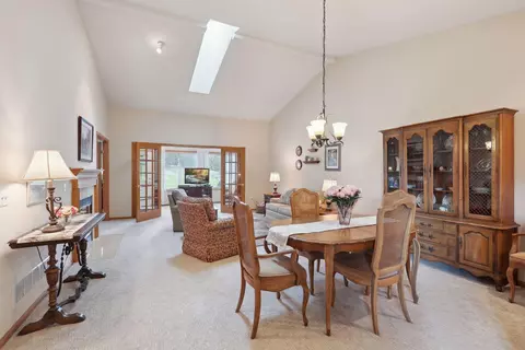 7637 Ojibway Park Rd, Woodbury, MN 55125