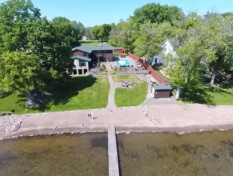 7041 N Shore Trl N, Forest Lake, MN 55025