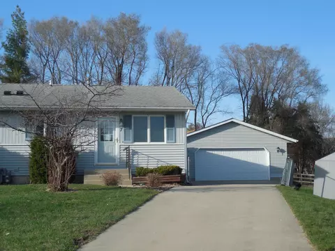 7 Sather Ct SW, Pine Island, MN 55963