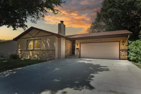 1400 W 98 12 St, Bloomington, MN 55431