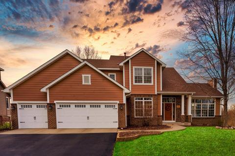 2358 Manuela Dr, Chaska, MN 55318