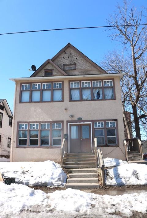 2440 Oakland Ave, Minneapolis, MN 55404