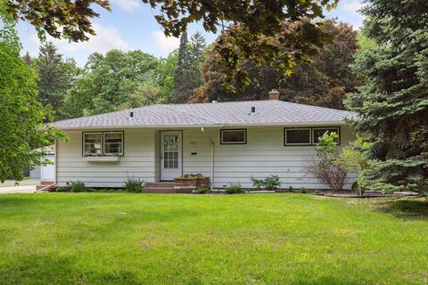 107 Flandrau Pl, Saint Paul, MN 55106