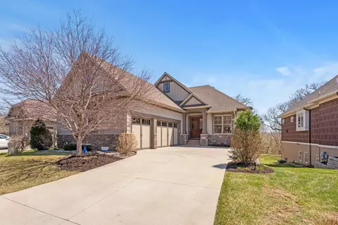 10741 Lyndale Bluffs Trl, Bloomington, MN 55420