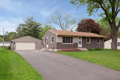 600 Hattie Ln, Woodbury, MN 55125