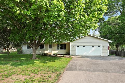 704 Kirche Hill Dr, Carver, MN 55315