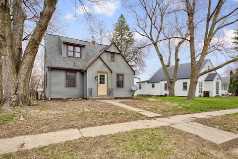 522 E 1st St S, Truman, MN 56088