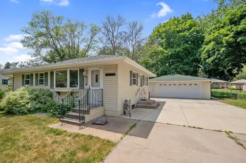 184 Greystone Ave N, Oakdale, MN 55128