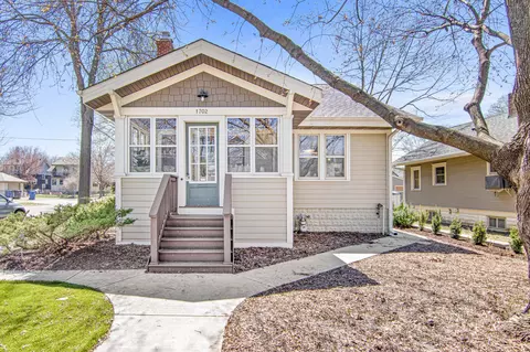 1702 Saint Clair Ave, Saint Paul, MN 55105