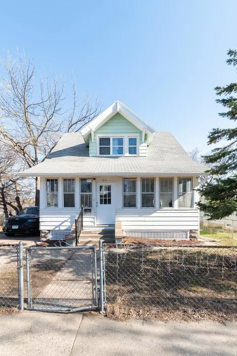211 Morton St E, Saint Paul, MN 55107
