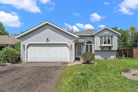 2091 Lydia Ave E, Maplewood, MN 55109