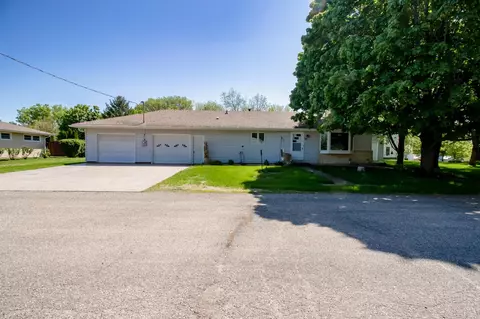 302 2nd St NE, Morristown, MN 55052