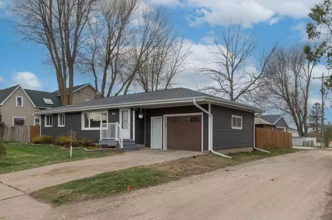 120 5th St NW, Plainview, MN 55964