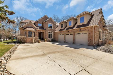 717 Starlight Dr, Sartell, MN 56377