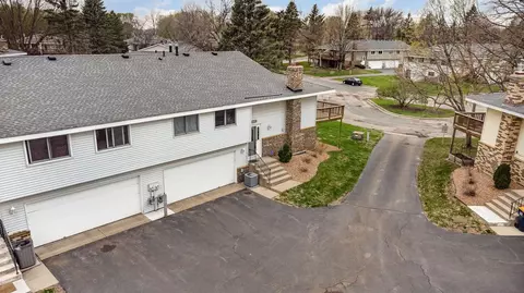 1413 Oak Leaf Ln, Burnsville, MN 55337