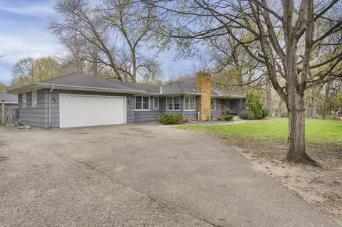 19565 Rosedale Ave, Deephaven, MN 55331