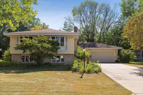 2348 Cameron Dr, Woodbury, MN 55125