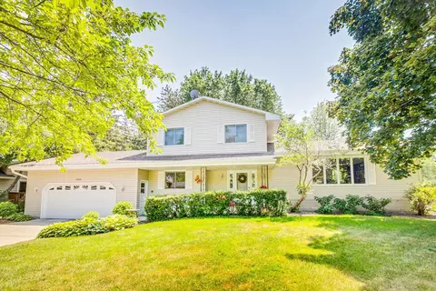 1310 Nursery Hill Ln, Arden Hills, MN 55112