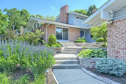 1260 Sylvandale Rd, Mendota Heights, MN 55118