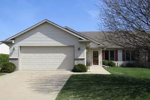 104 Sandstone Dr NW, Eyota, MN 55934