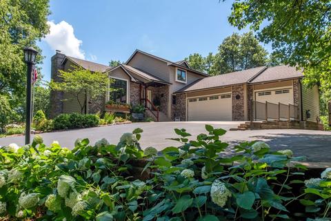 3113 Groveland School Rd, Wayzata, MN 55391