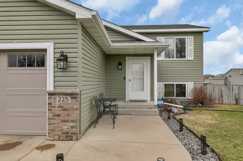 225 Victory Ave, Sartell, MN 56377