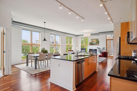 2840 Bryant Ave S #E305, Minneapolis, MN 55408