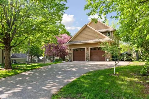 19080 Azure Rd, Deephaven, MN 55391