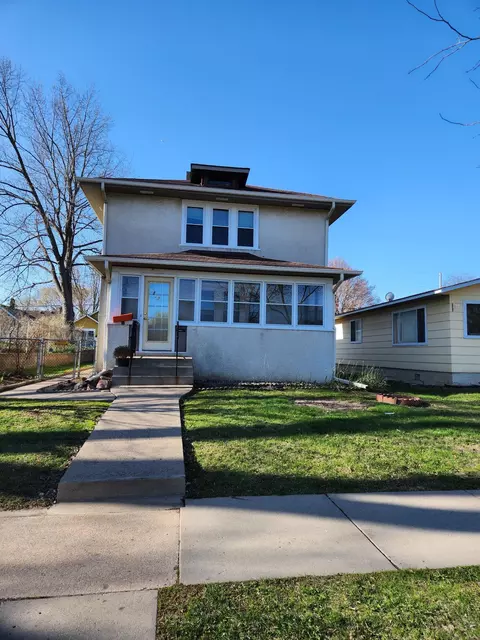 1018 Rose Ave E, Saint Paul, MN 55106