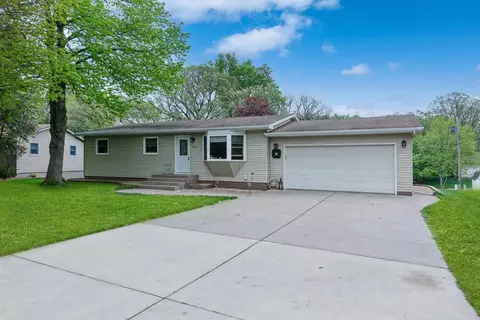 106 Hillcrest Rd, Monticello, MN 55362