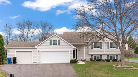 8555 Rosewood Ct, Maple Grove, MN 55369