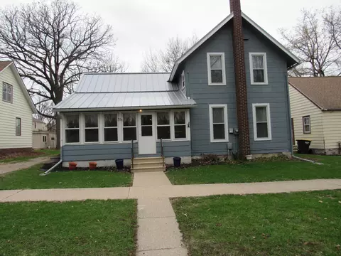 320 S Ramsey St, Blue Earth, MN 56013