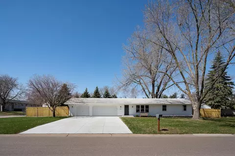 596 10th Ave SW, New Brighton, MN 55112