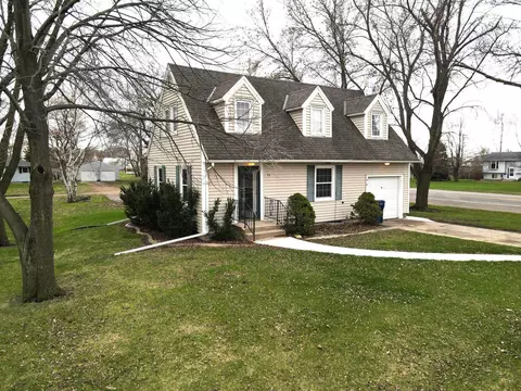 10 E 7th St, Gibbon, MN 55335