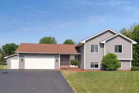 8430 Egret Ct, Chanhassen, MN 55317