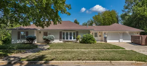 218 N High St, Marshall, MN 56258