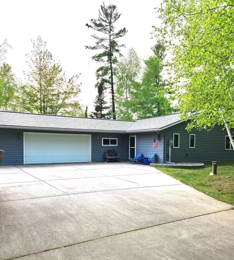 33129 Chippewa Dr, Grand Rapids, MN 55744
