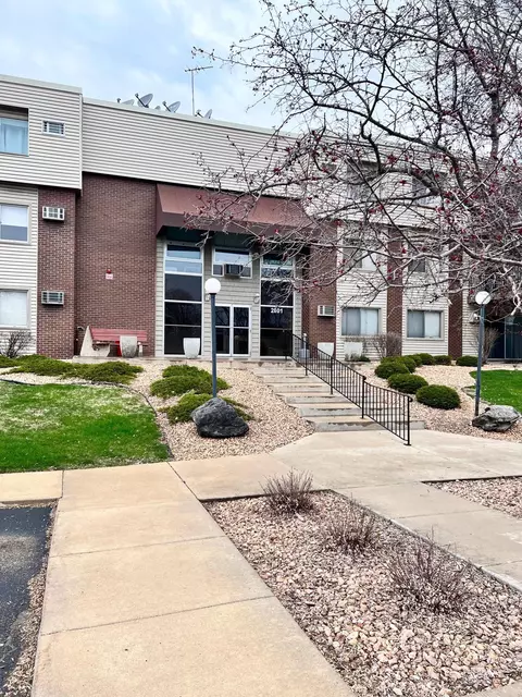 2801 Flag Ave N #121, New Hope, MN 55427