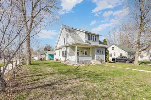 10 E Washington St, Le Center, MN 56057
