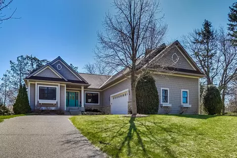 6731 Golden Ct, Chanhassen, MN 55317