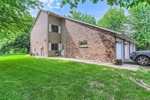987 Pond View Ct, Vadnais Heights, MN 55127