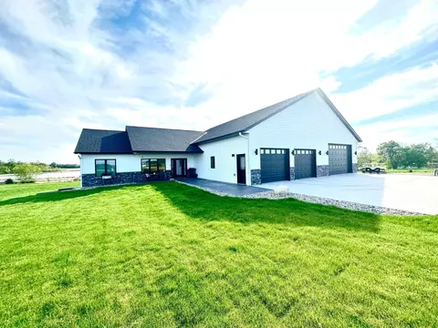 41356 Silver Lake Ln, Le Center, MN 56057