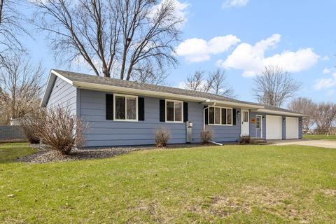 652 Northgate Dr, Winsted, MN 55395