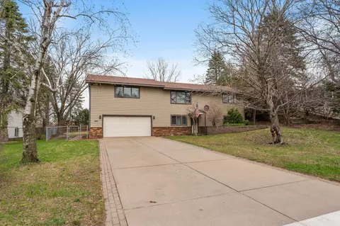 565 S Oak Dr, Vadnais Heights, MN 55127