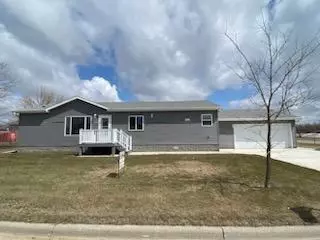 1102 Gretchen Ln, Crookston, MN 56716