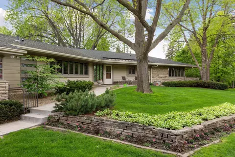 2425 Holton St, Roseville, MN 55113